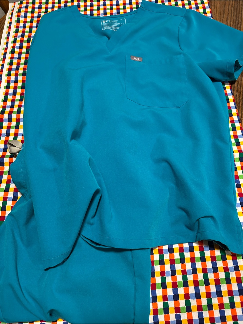 FIGS women’s  Teal Scrub Top - V-Neck Pocket xl top/medium petite bottom